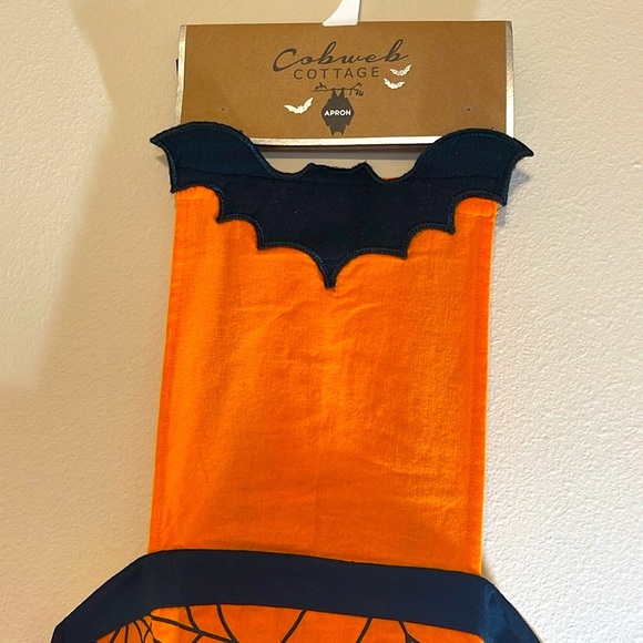 🔥LAST CALL🔥ORANGE/BLK TIE BACK APRON,👍HOSTING, COSTUME OR GIFT-GIVING NWT - Picture 2 of 13